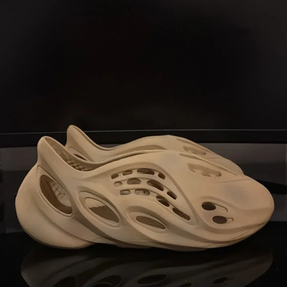 adidas Yeezy Foam RNR - Picture 3 of 6